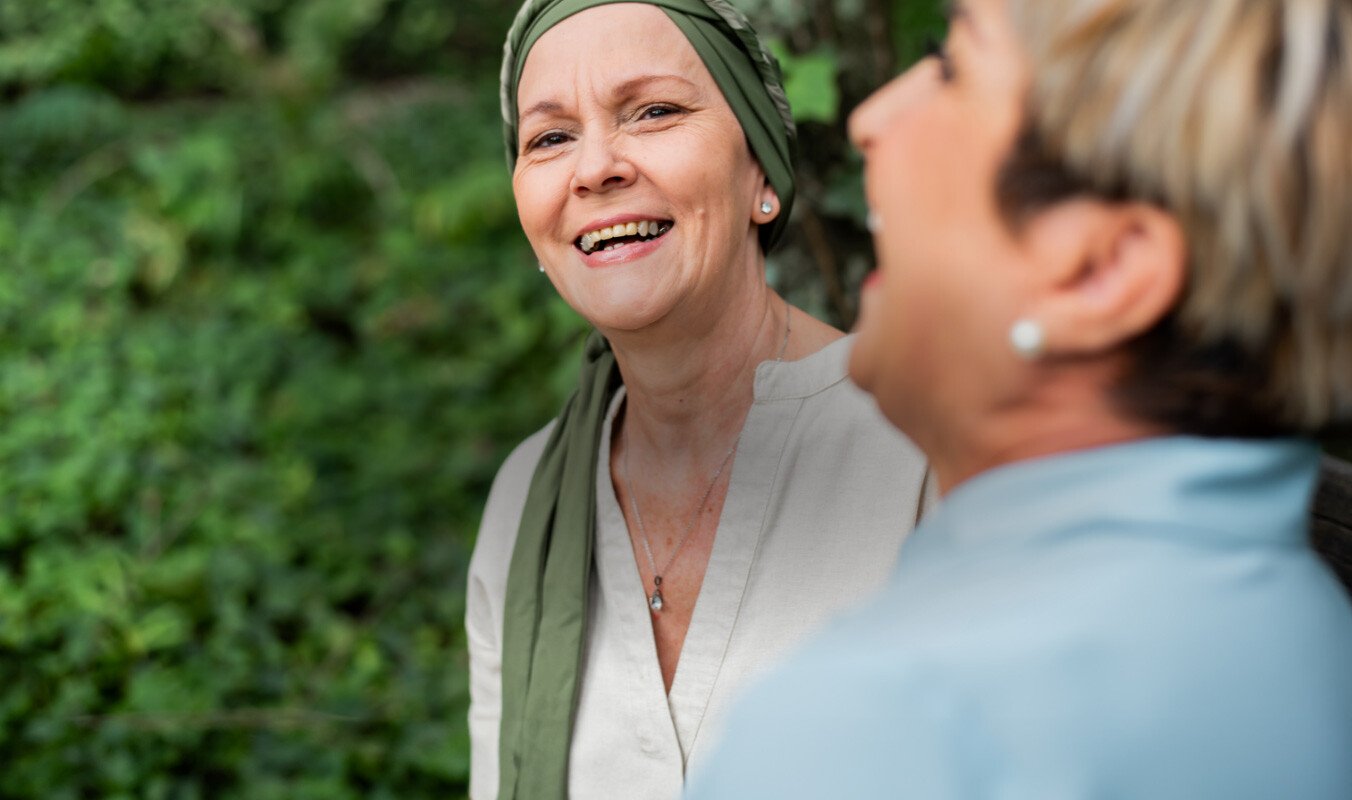 duas-mulheres-a-rir-psico-oncologia